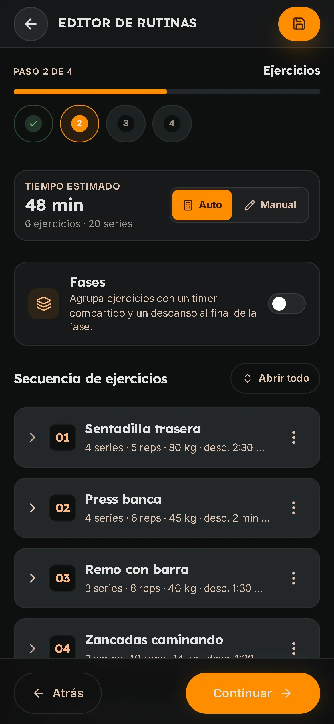 Editor de rutinas con seis ejercicios: sentadilla trasera, press banca, remo con barra y otros, cada uno con sus series, repeticiones, carga y descanso.