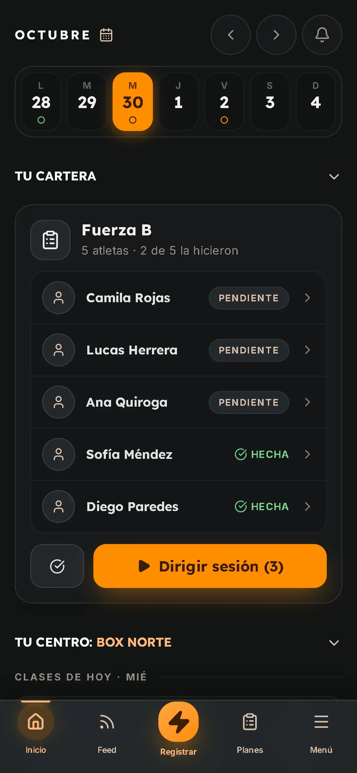 Cartera del día de un coach: la rutina Fuerza B, cinco atletas asignados, dos que ya la hicieron y tres pendientes.
